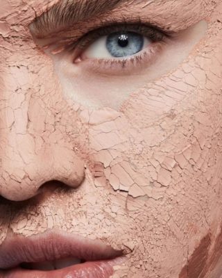 ☆ A quelle fréquence faire des soins du visage en institut? ☆ 

L'idéal est de se faire faire un soin du visage tous les mois car la durée du cycle naturel de renouvellement de la peau est de 28 jours. Au delà, la peau perd de son éclat, confort, souplesse...

Il est cependant quelques fois difficile d'en faire tous les mois! 

Donc prévoyez un soin au moins à chaque saison.
Les besoins de la peau ne sont pas les mêmes en fonction de la chaleur, du froid, du vent.... 

Envie d'un soin? 
☎️ 07 49 97 57 03 
💻 linstantdunsoin.fr